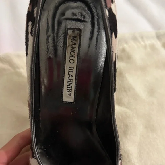 Manolo Blahnik Peep-Toe Pumps in Black and Beige Camouflage - Picture 3 of 7